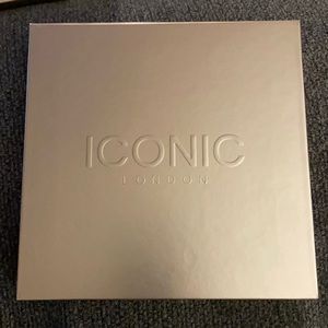 Iconic London Day To Slay Eyeshadow Palette